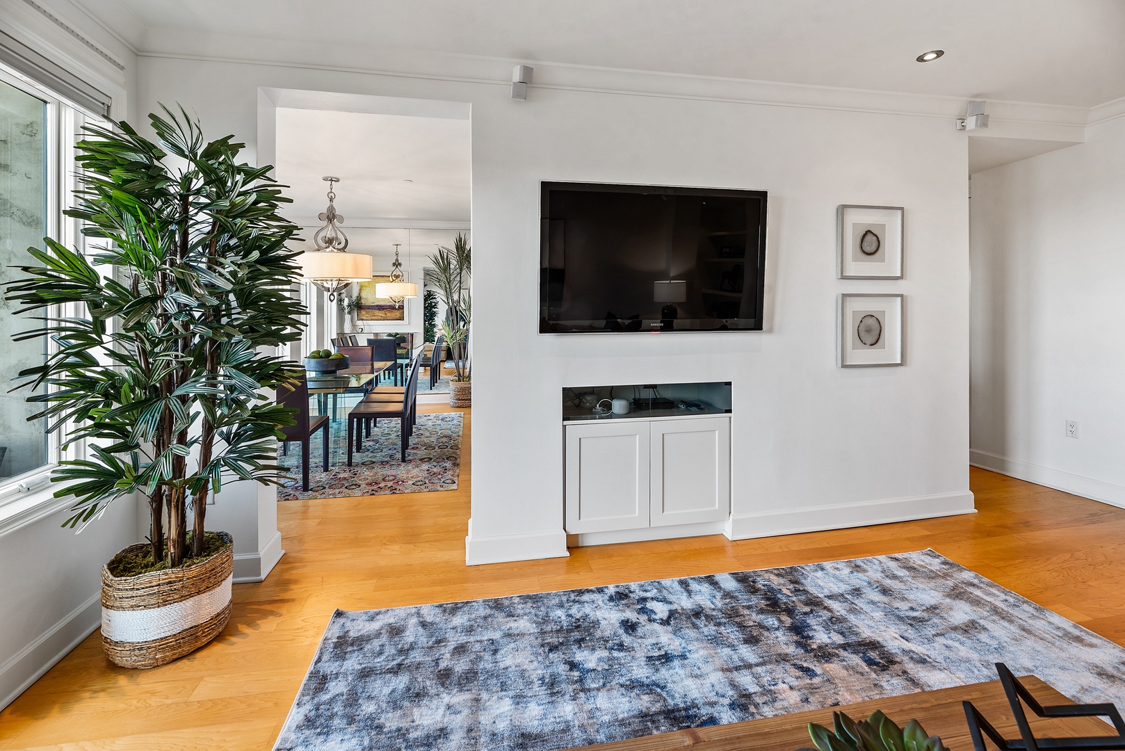 La Jolla Vacation Rentals, Montefaro in the Village of La Jolla - Living room