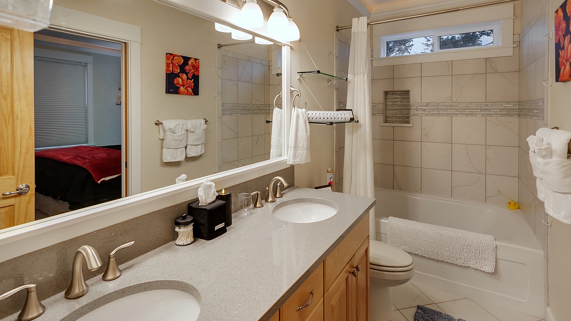 Lincoln City Vacation Rentals, Ohana Beach Park - Shared Full Bath dual sinks, commode, and shower/tub combo