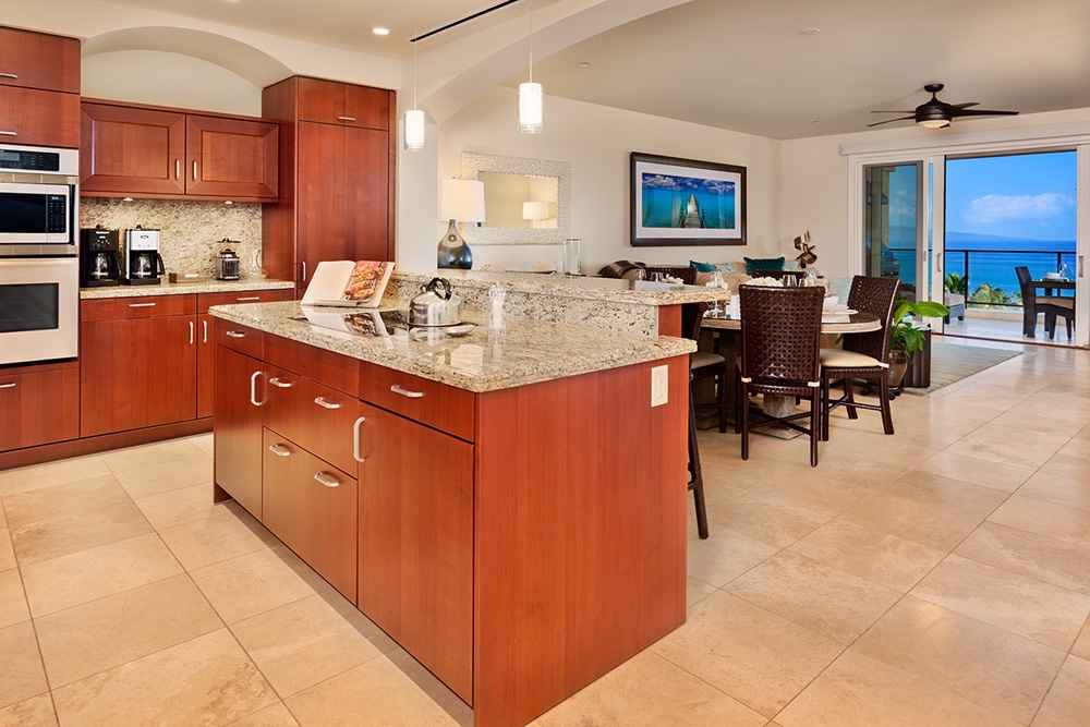 Wailea Vacation Rentals, Sea Breeze Suite J405 at Wailea Beach Villas* - J405 Sea Breeze Suite Indoor Dining For Six Guests