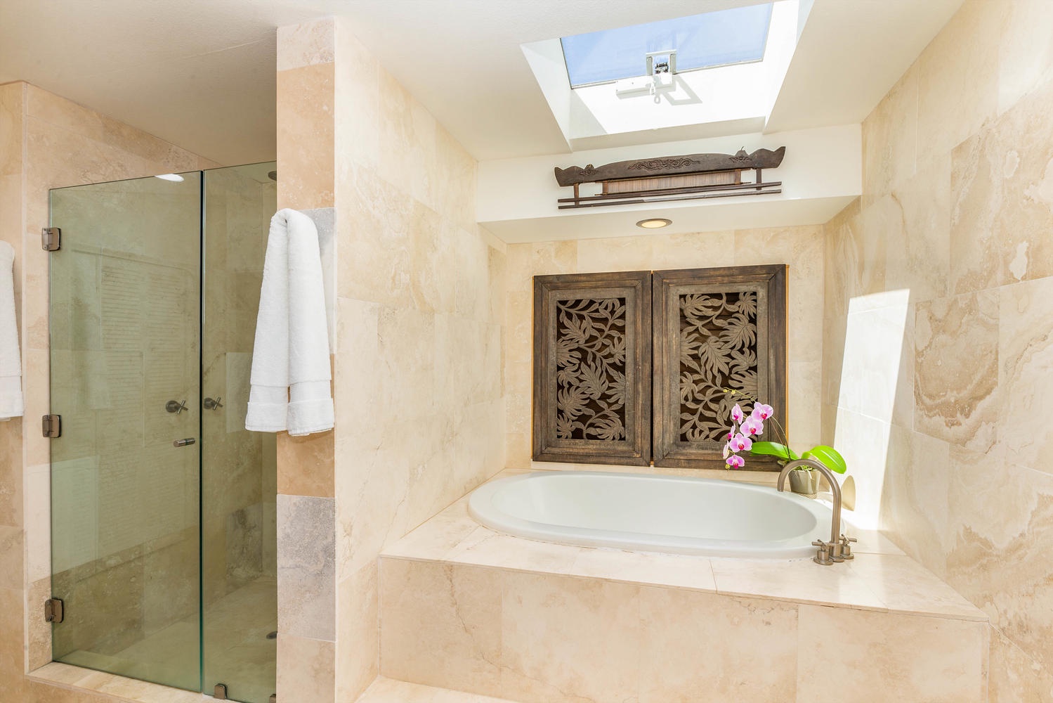 Princeville Vacation Rentals, Luana Hale - Primary Suite Bathroom with Double Capacity Bath Tub