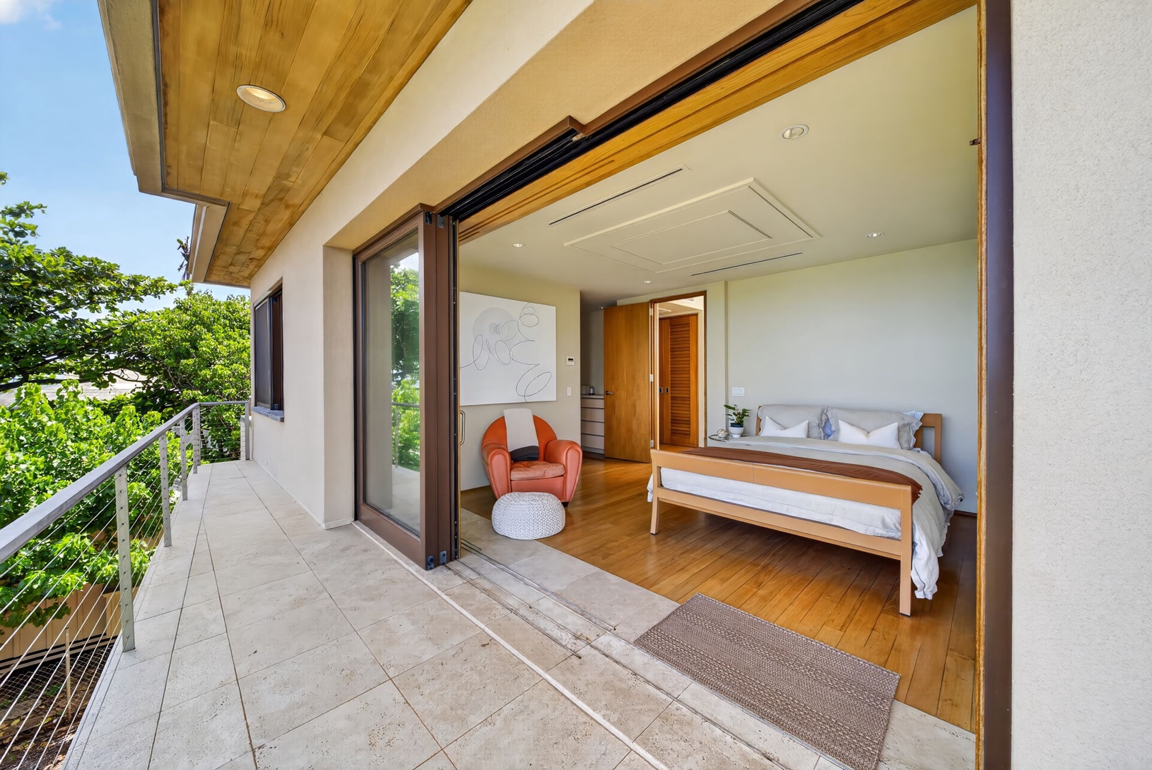 Haleiwa Vacation Rentals, HaleGator - Step directly onto the private lanai and enjoy cooling trade winds, ocean breezes, and uninterrupted coastal scenery.