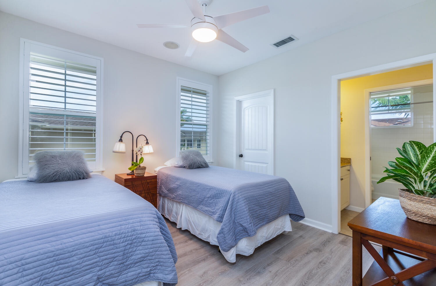 Princeville Vacation Rentals, Leilani Villa - Guest bedroom with two twin beds