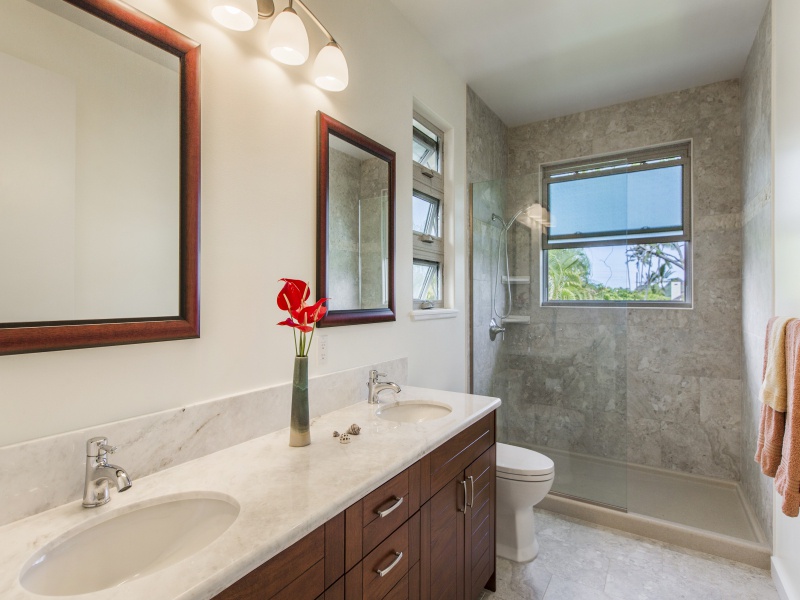 Kailua Vacation Rentals, Hale Nani Lanikai - Second-floor guest bathroom.