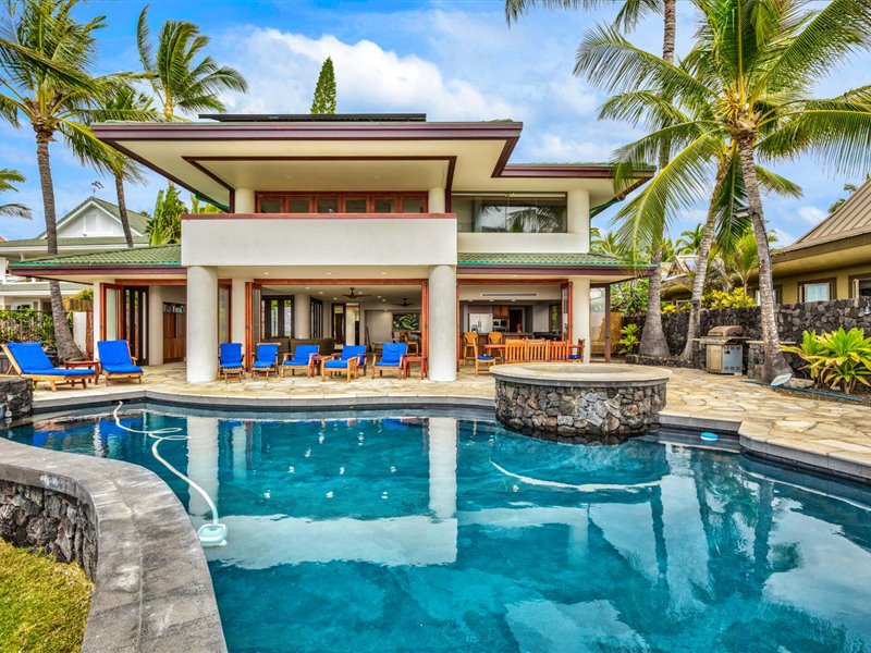 Kailua Kona Vacation Rentals, Blue Water - Whether you intend to swim laps or frolic this pool is perfect!