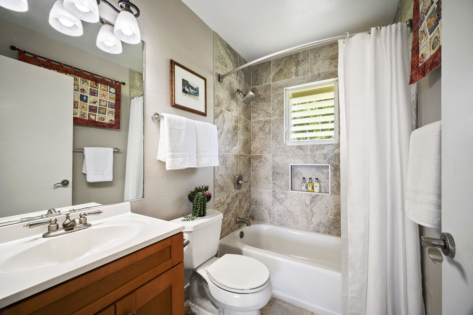 Princeville Vacation Rentals, Alii Kai 7201 - Rinse the salt and sunscreen away, then soak in the tub before dinner.