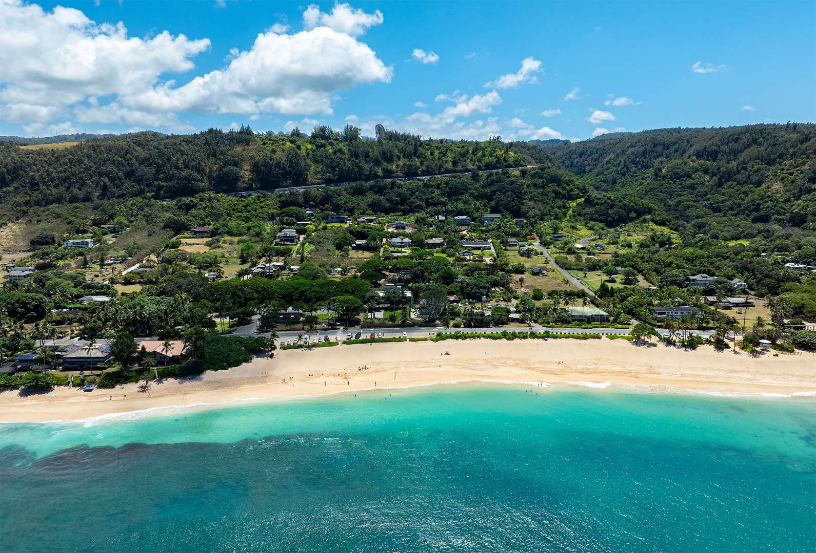 Haleiwa Vacation Rentals, Sunset Beach Island Retreat - Explore the serene beauty of this beachfront location, where lush hills meet the tranquility of the ocean.