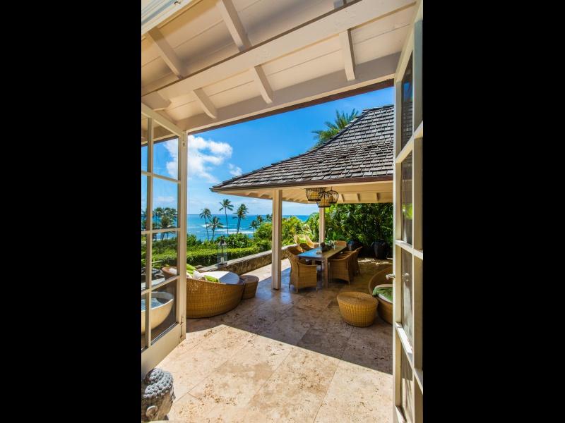 Honolulu Vacation Rentals, Seaside Hideaway* - Outside Lanai and Dining with Ocean Views