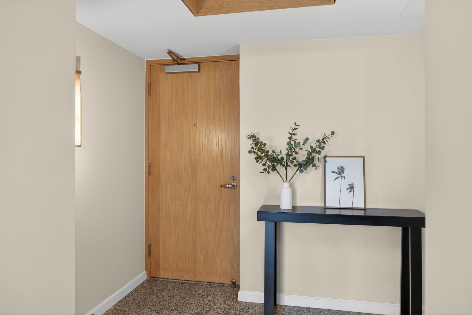 Honolulu Vacation Rentals, Island View at Waikiki Landmark - Arrive to a calm entry space with clean lines and thoughtful modern touches throughout.