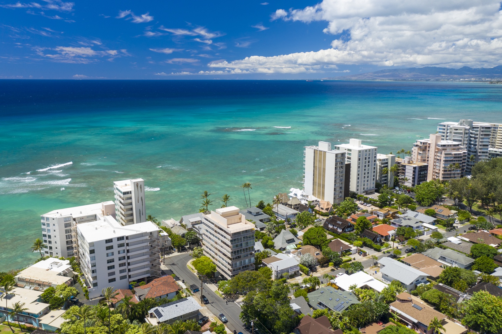 Honolulu Vacation Rentals, Diamond Head Surf House - Another aerial view of the neighborhood.