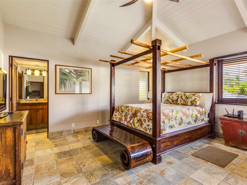 Kailua Kona Vacation Rentals, Blue Water - Guest bedroom equipped with Queen bed, A/C, TV and ensuite