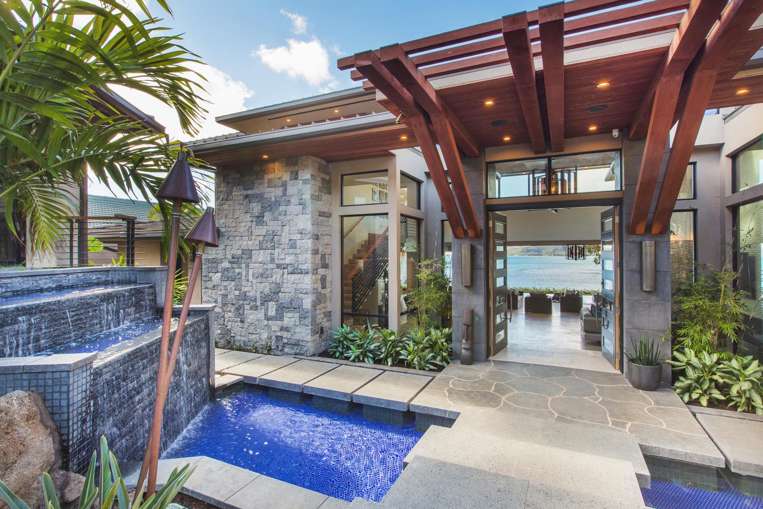 Honolulu Vacation Rentals, Ocean House - Front entrance.