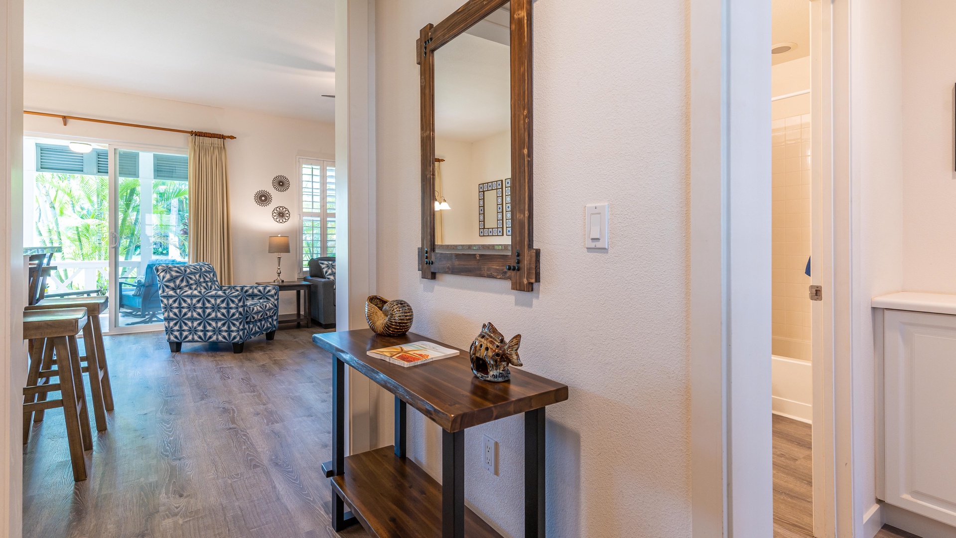 Kapolei Vacation Rentals, Coconut Plantation 1208-2 - An entry table with island artistry.