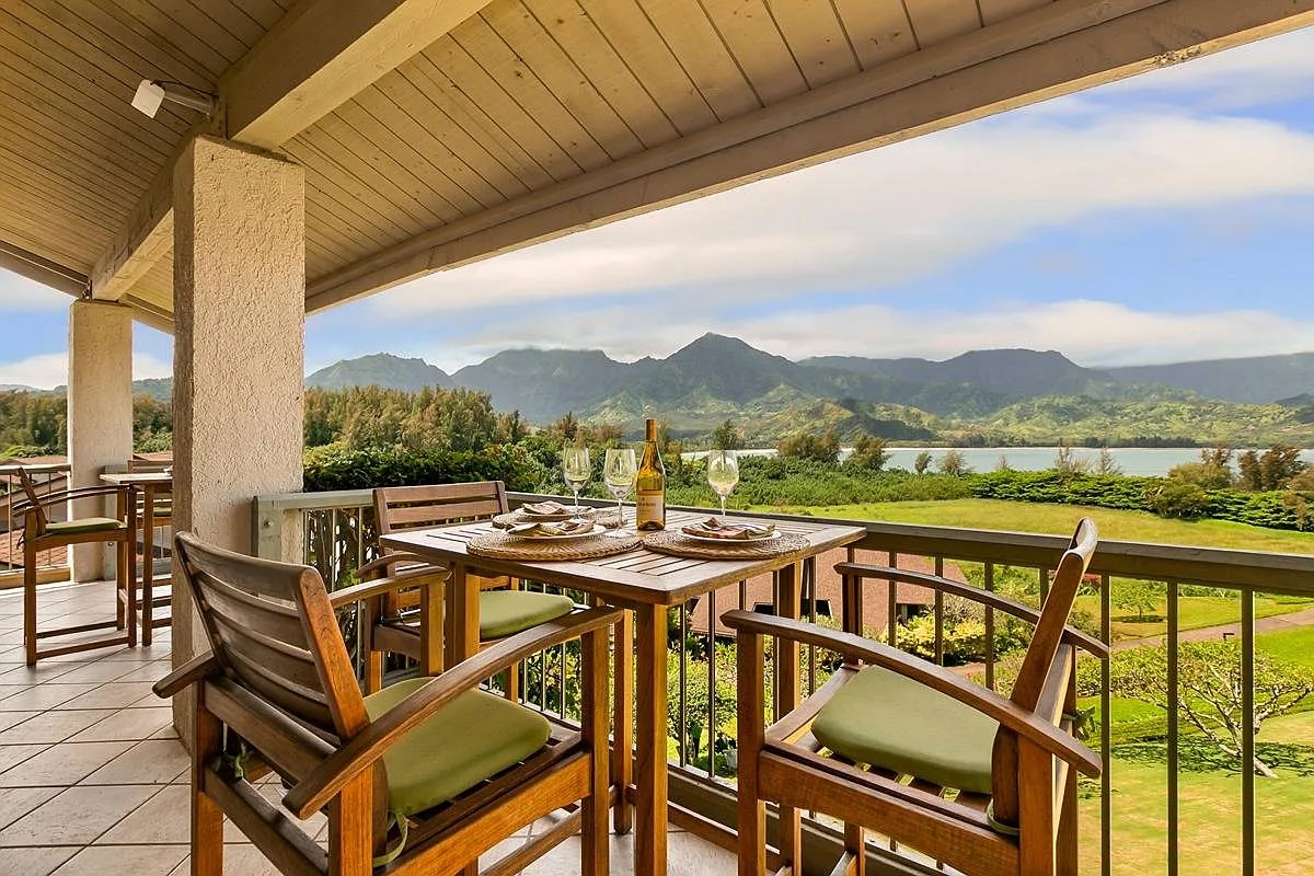 Princeville Vacation Rentals, Hanalei Bay Resort 4302/3 - Enjoy your breakfast on the private lanai with views.