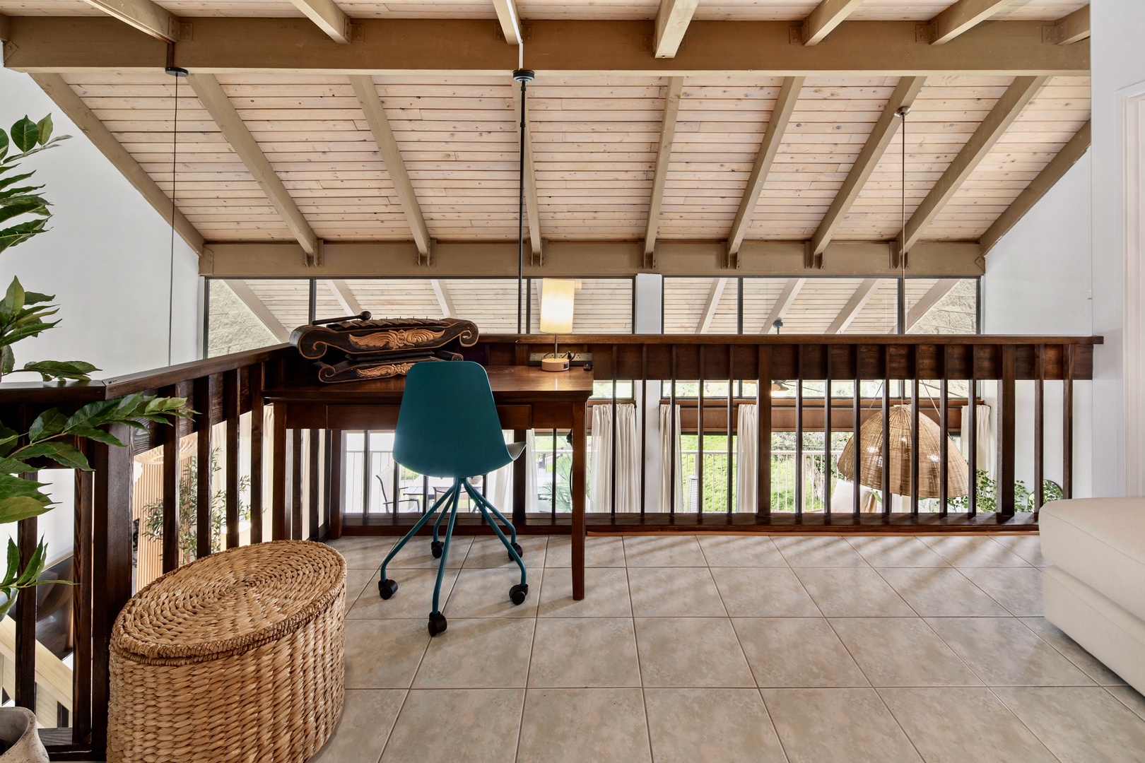 Kailua Kona Vacation Rentals, Keauhou Kai C301 - Work the morning at the loft desk, then hand the day back to the beach.