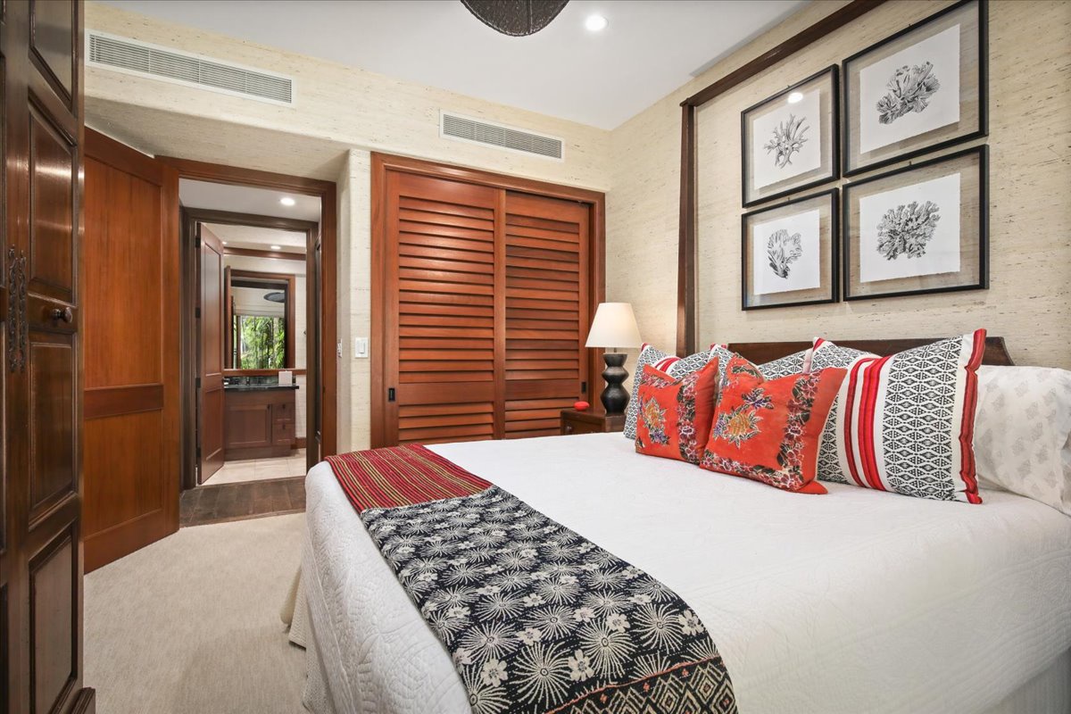 Kailua Kona Vacation Rentals, 3BD Ka'ulu Villa (129B) at Hualalai Resort - The third suite located adjacent to the shared bath.