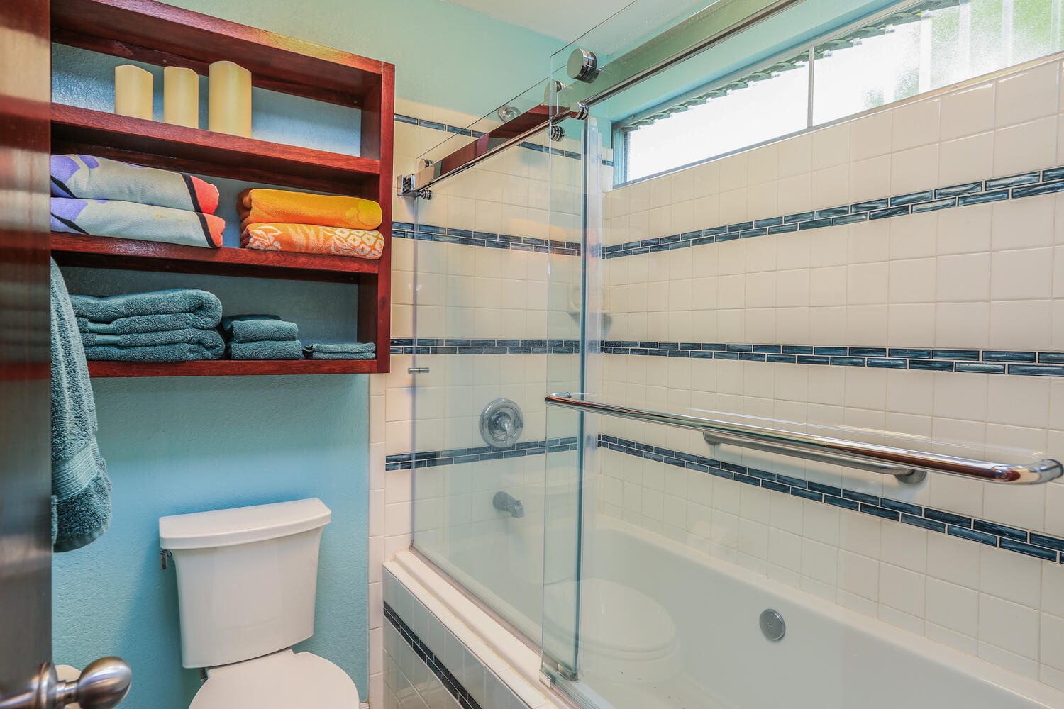 Princeville Vacation Rentals, Hideaway Haven - Bathroom bathtub/shower on a glass enclosure
