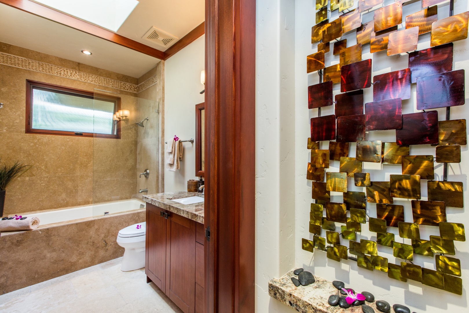 Honolulu Vacation Rentals, Royal Kahala Estate - Guest Cottage Bathroom