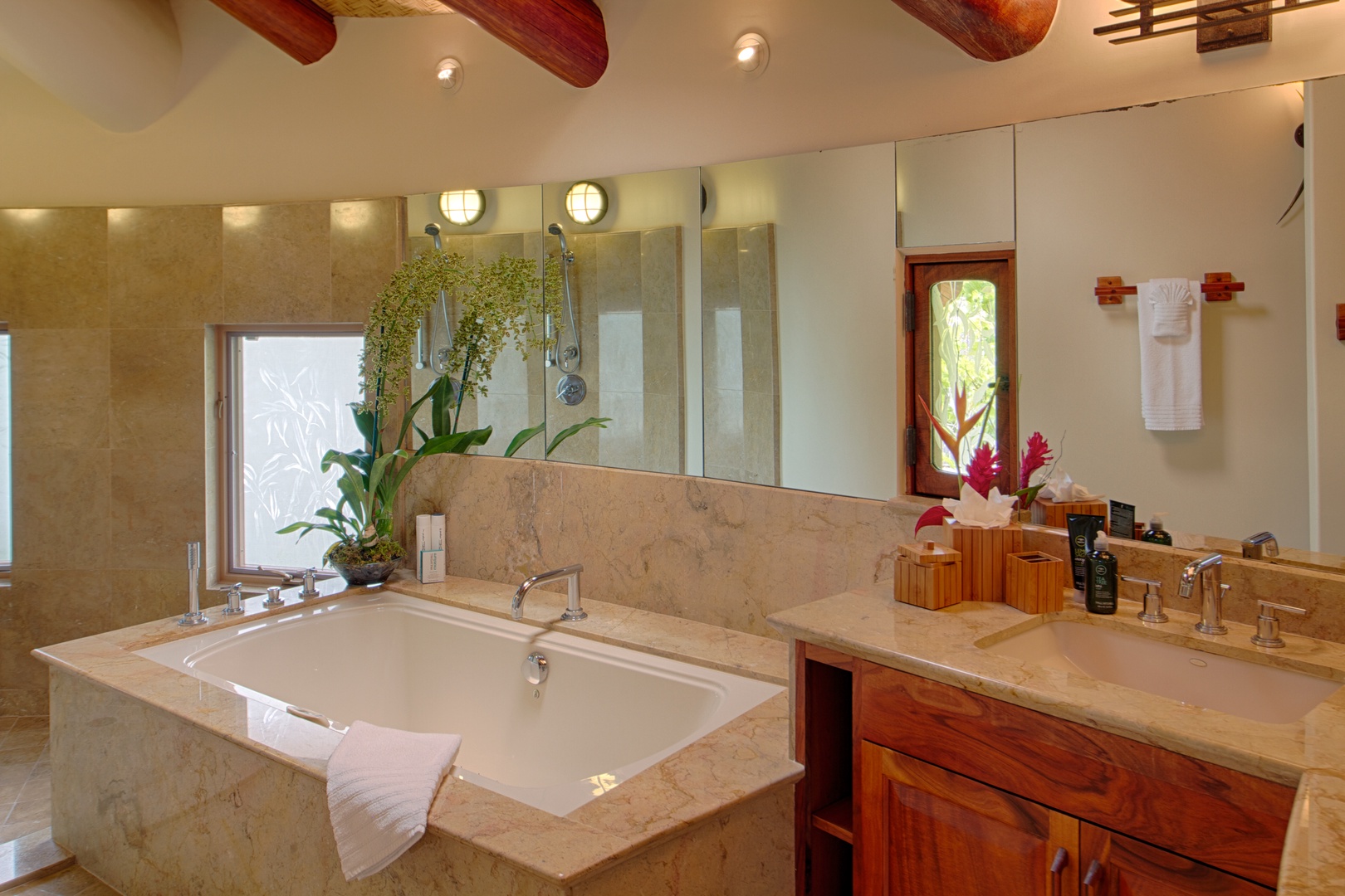 Kailua Vacation Rentals, Paul Mitchell Estate- 5 Bedroom* - Primary Bath in Main House