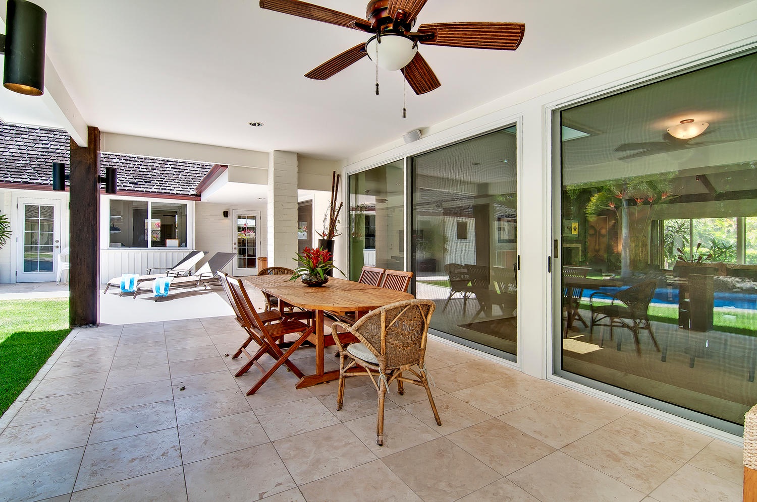 Honolulu Vacation Rentals, Kahala Lani - Outside Dining Area