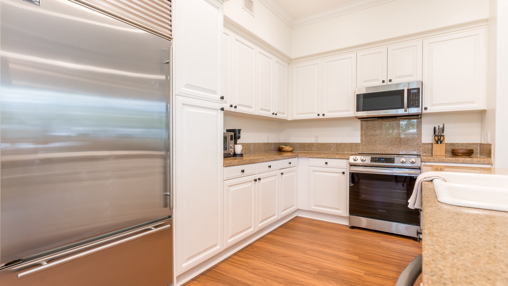 Kapolei Vacation Rentals, Coconut Plantation 1136-4 - The spacious kitchen has all your needs for a relaxing vacation.