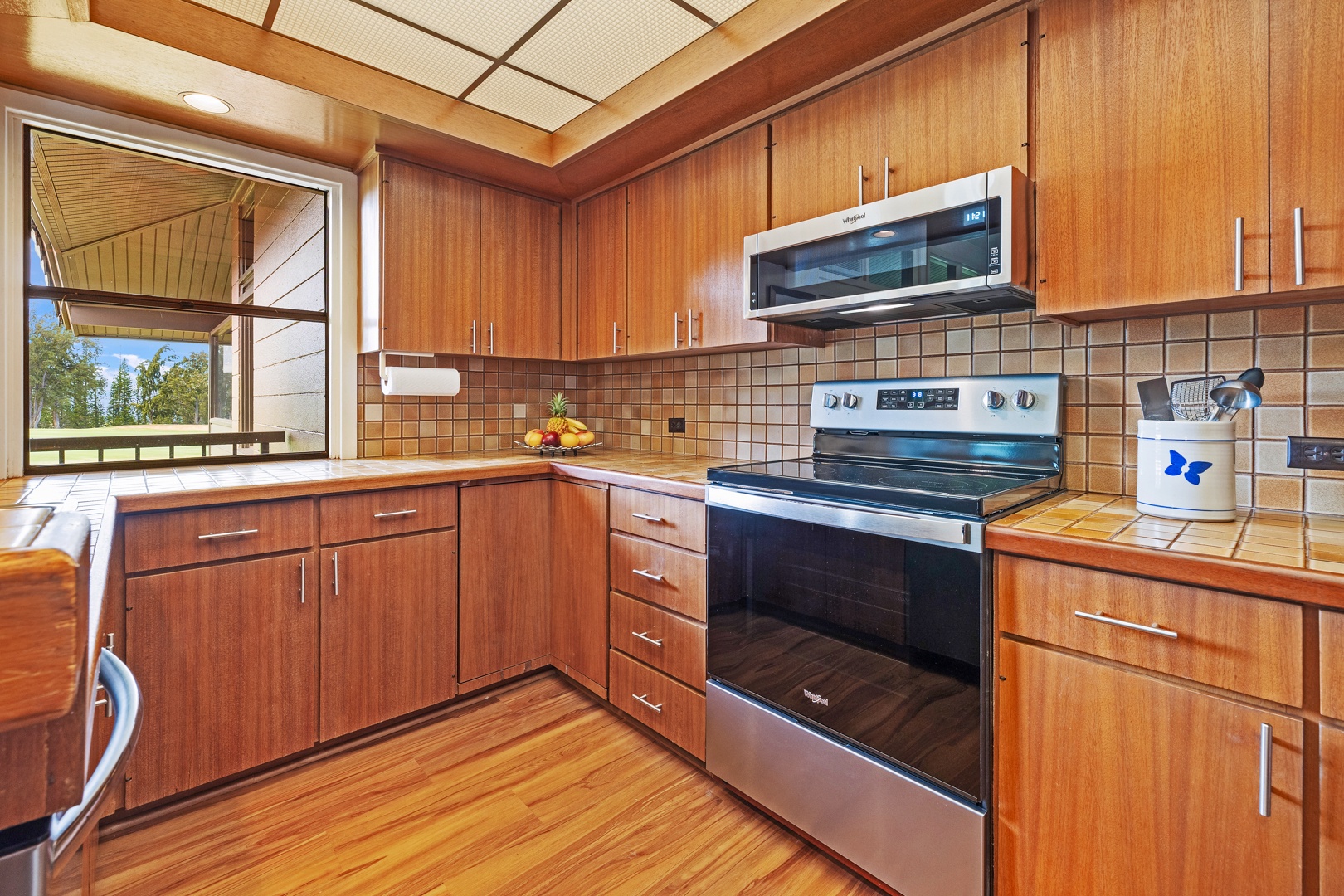 Lahaina Vacation Rentals, Kapalua Ridge 2321 - The fully equipped kitchen features modern stainless steel appliances and ample counter space