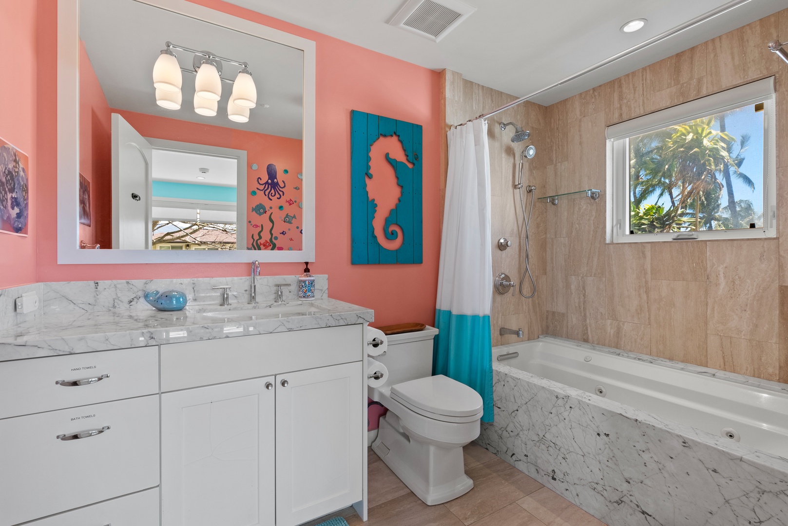 Waialua Vacation Rentals, Waialua Beachfront Getaway - Shared bathroom