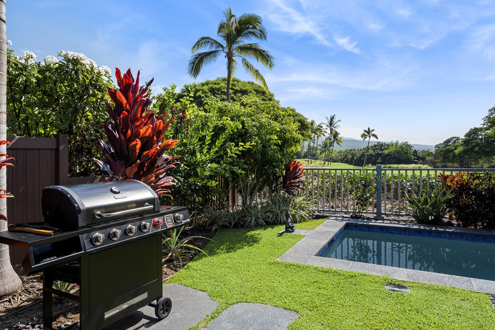 Kailua Kona Vacation Rentals, Kona Blue Vacations Holua Kai - Grill out with views of the fairway at Kona Blue Vacations Holua Kai, perfect for sunset dinners and casual feasts.