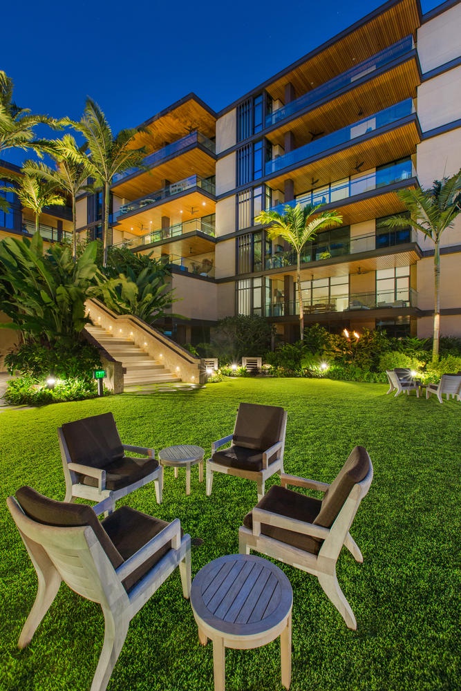 Honolulu Vacation Rentals, Park Lane Sky Resort - Gather with family and friends on the great lawn