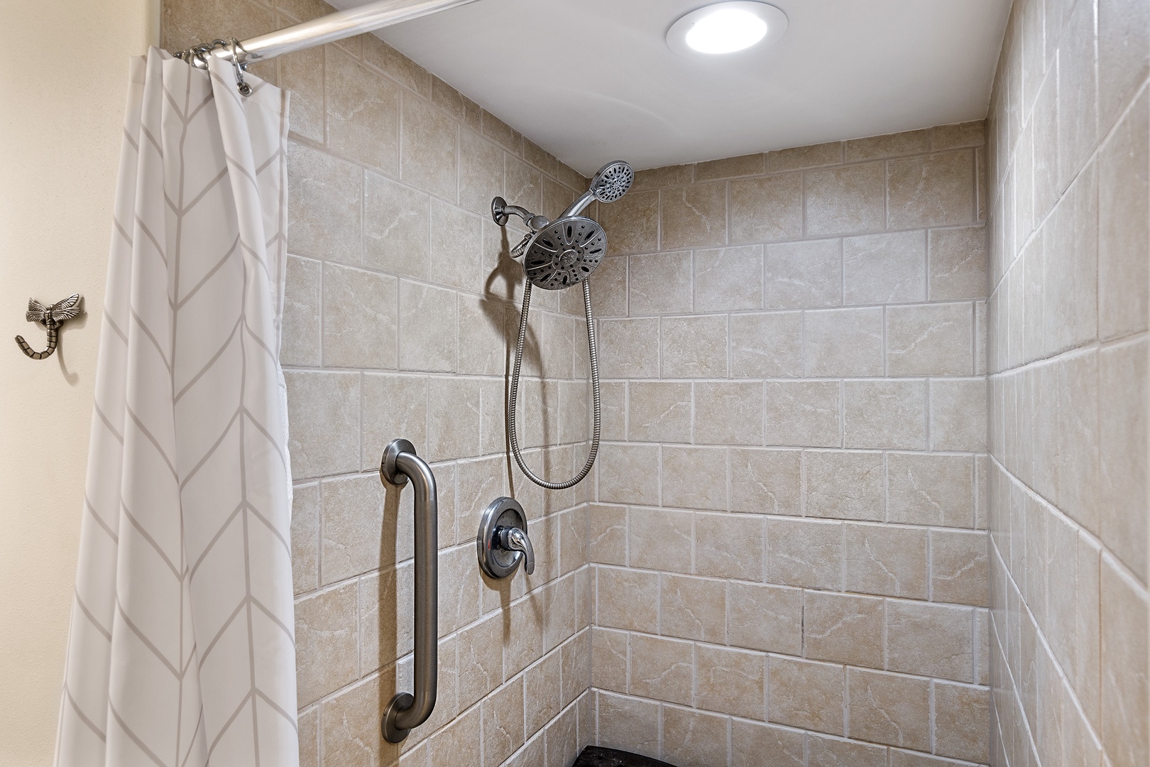 Kailua Kona Vacation Rentals, Casa De Emdeko 104 - Walk in shower with handheld wand