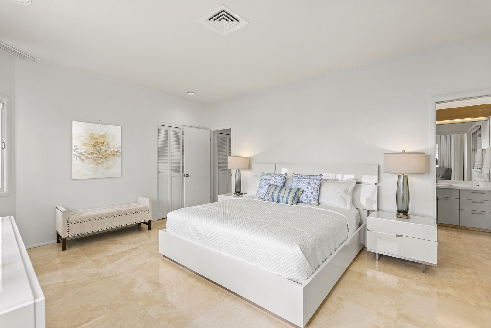 Honolulu Vacation Rentals, Paradise Beach Estate - Enjoy a serene night’s sleep in this design-forward bedroom featuring a king-size bed, modern lighting, and soft-toned interiors.