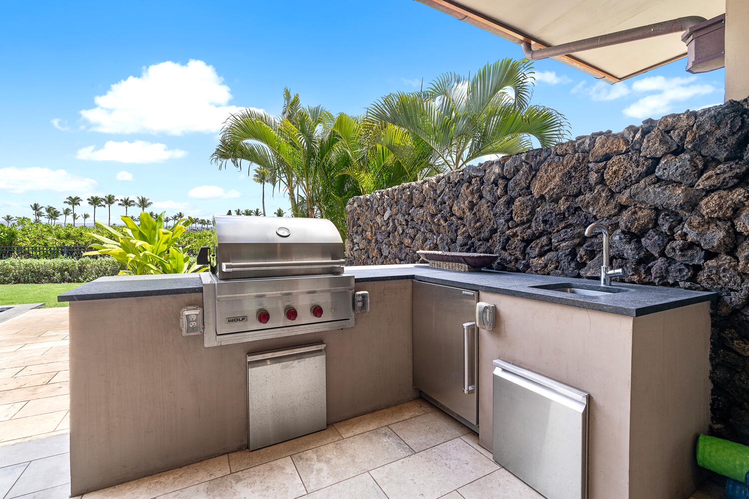 Kamuela Vacation Rentals, Laule'a Ohana Retreat - Built-in BBQ and outdoor kitchen perfect for grilling and entertaining at Laule'a #13.