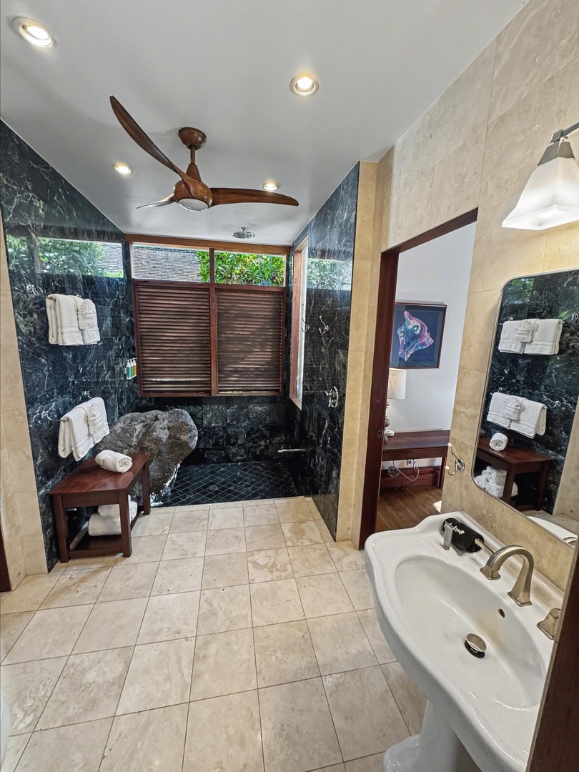 Kailua-Kona Vacation Rentals, Hahalua Bay Villa - Unwind in your luxurious spa-style bathroom featuring elegant marble finishes, and tropical garden views.