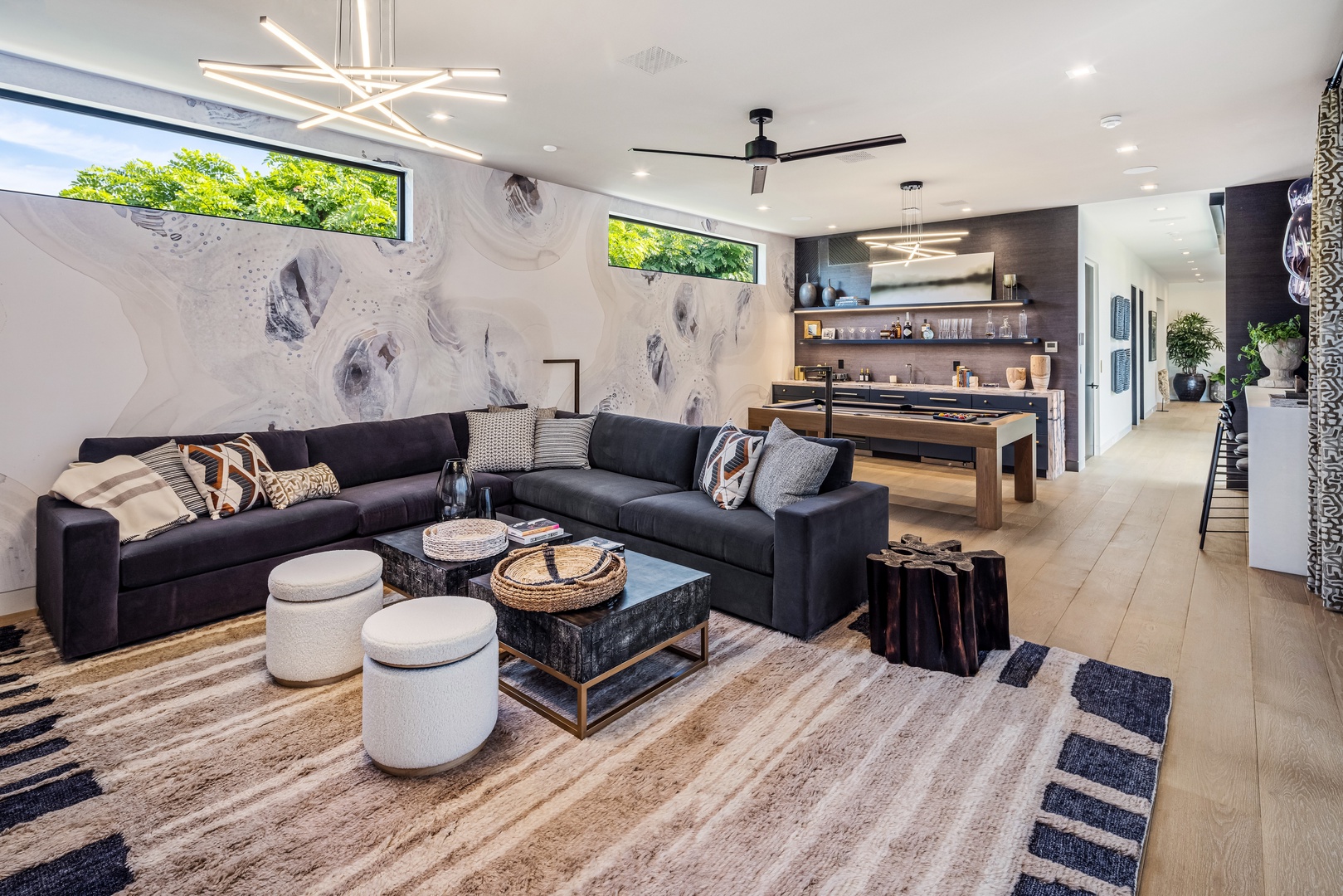 Honolulu Vacation Rentals, Diamond Head Grand Escape - Gather for games, casual evenings, or movie nights in this cozy entertainment space with sectional seating.