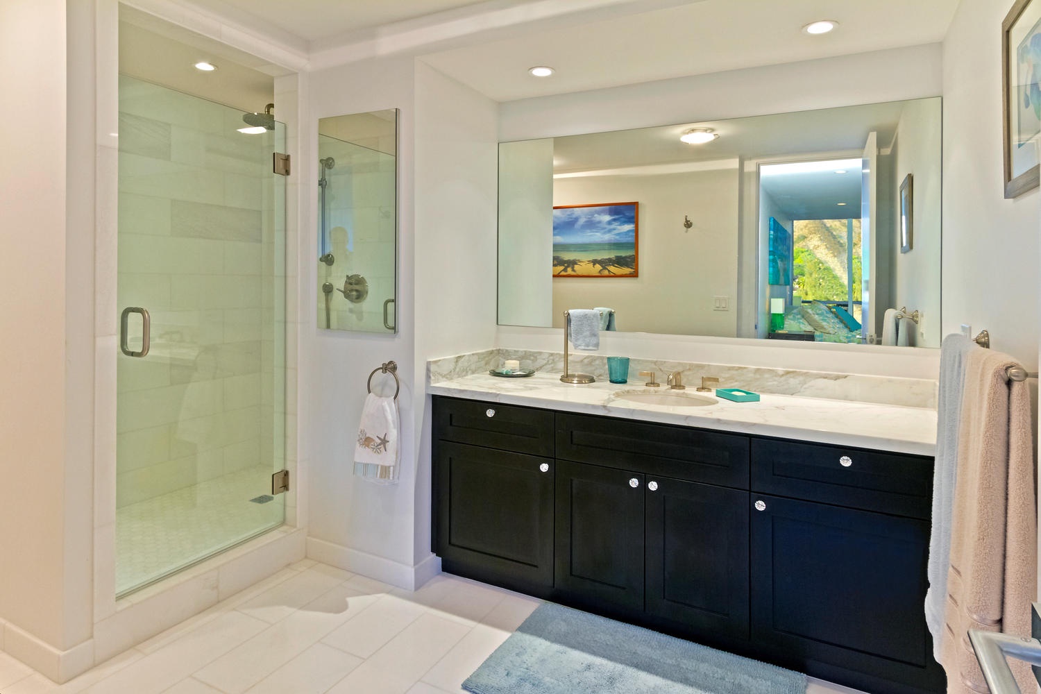 Honolulu Vacation Rentals, Executive Gold Coast Oceanfront Suite - Primary bathroom with dual shower heads.