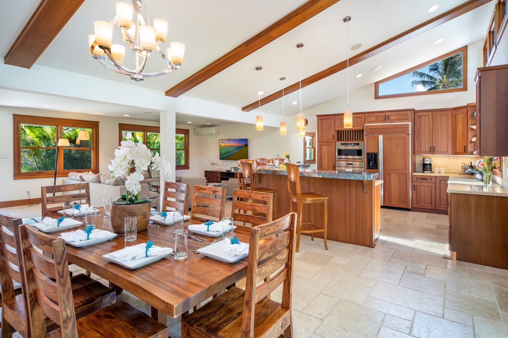 Honolulu Vacation Rentals, Hale Niuiki - Set a table for a delectable meal, or dine al fresco on the patio out back.