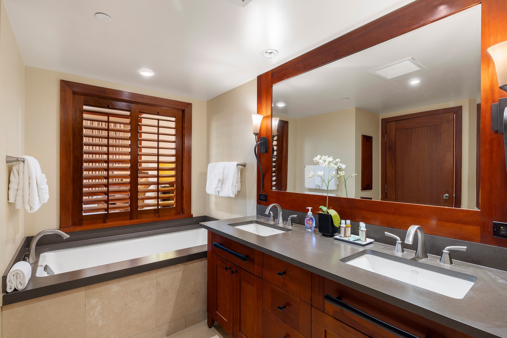 Kapolei Vacation Rentals, Ko Olina Beach Villas B210 - Spacious ensuite bath with dual sinks and soaking tub.