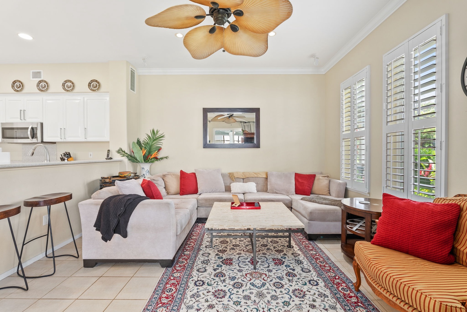 Kapolei Vacation Rentals, Coconut Plantation 1080-4 - The open floor plan runs living to dining without a wall in the way.