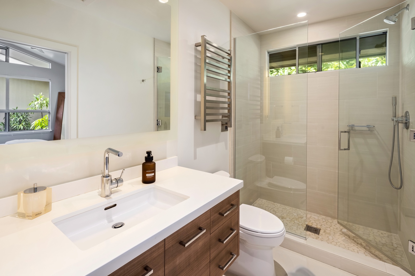 Honolulu Vacation Rentals, Manoa Royal Retreat - Modern full bath with walk-in shower and double vanity—stylish and functional.