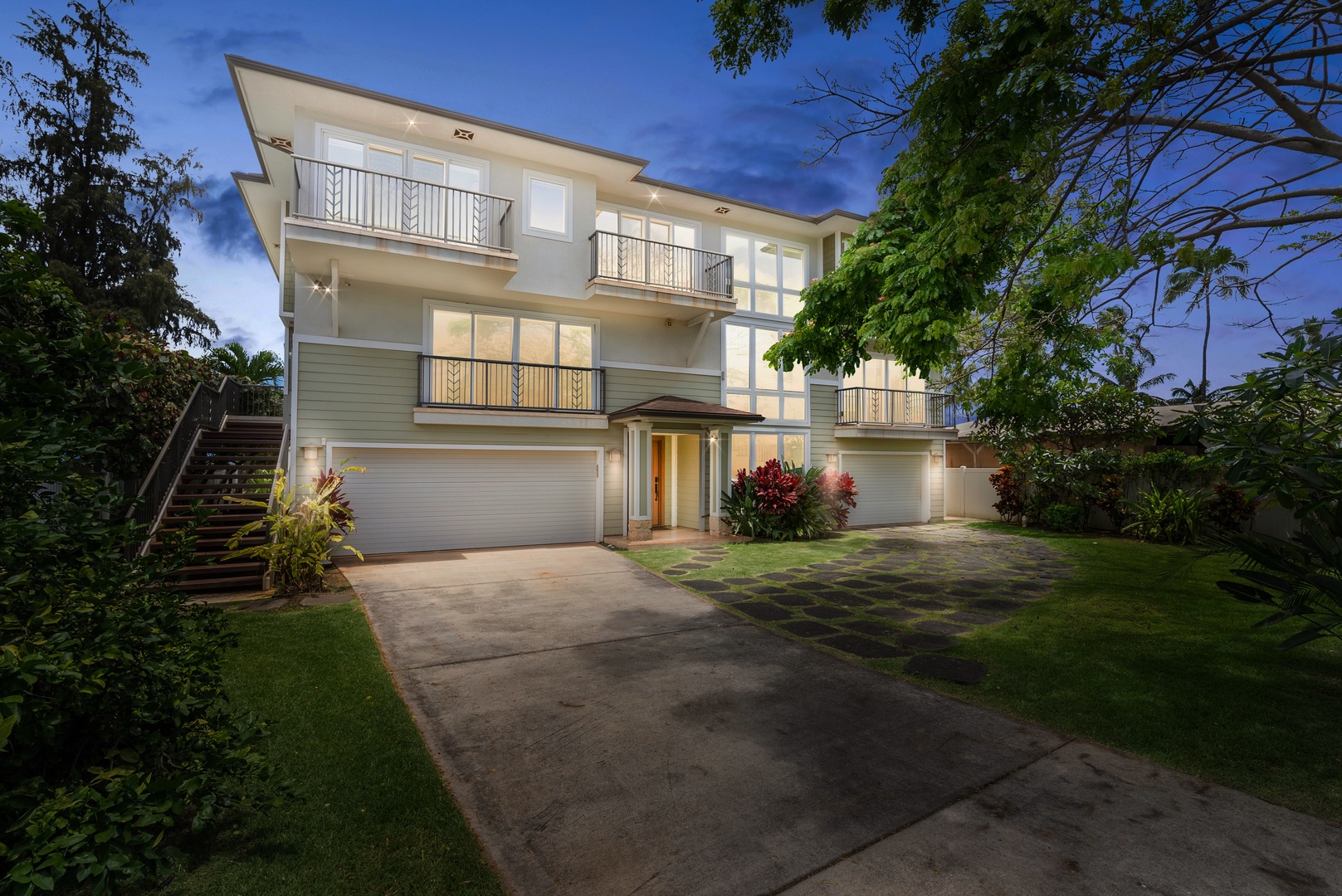 Waialua Vacation Rentals, Waialua Beachfront Estate - The Estate at dusk