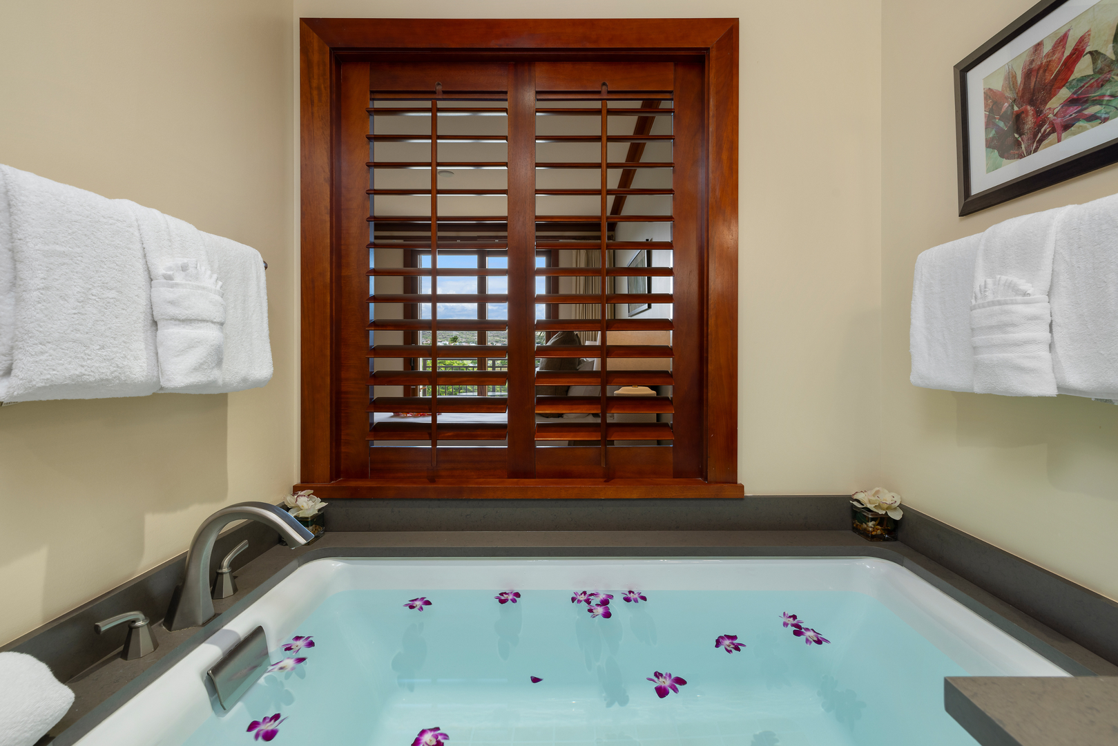 Kapolei Vacation Rentals, Ko Olina Beach Villas O505 - Large soaking tub for end of day relaxation.