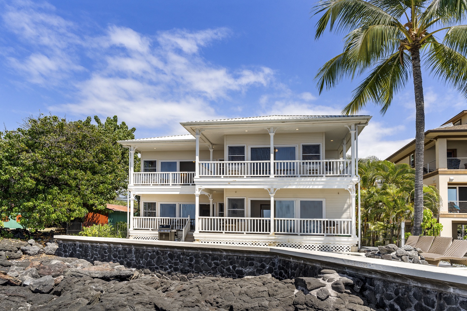 Kailua Kona Vacation Rentals, Dolphin Manor - From the ocean facing the home you can see the wraparound Lanai