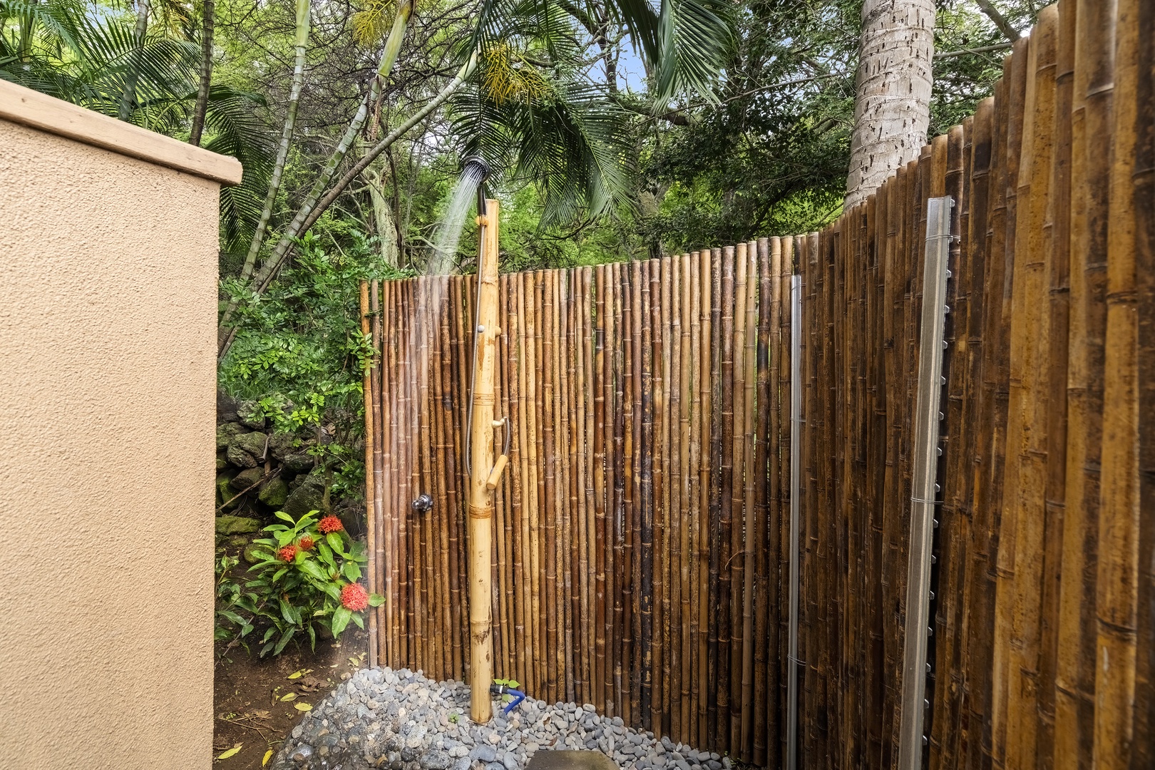 Kailua Kona Vacation Rentals, Lymans Bay Hale - Outdoor Shower to conveniently freshen up after being in the sun