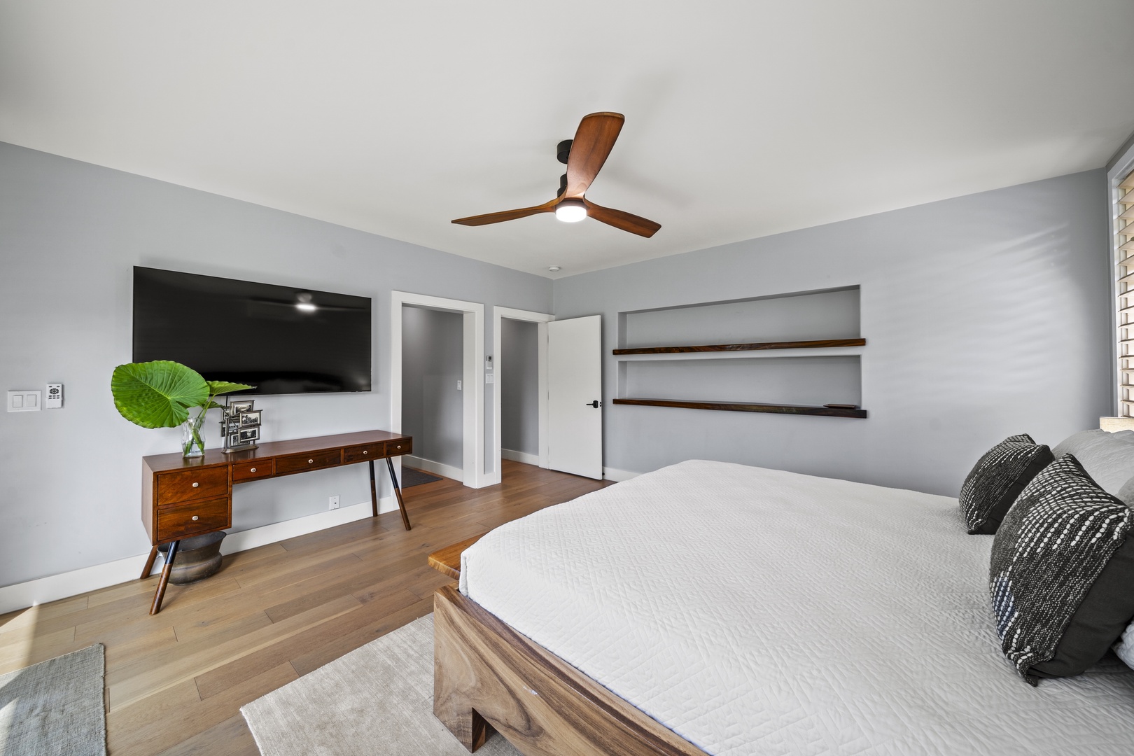 Haleiwa Vacation Rentals, Hale Mahina - Kick back in bed with a Smart TV and plenty of space to relax after a day on the North Shore.