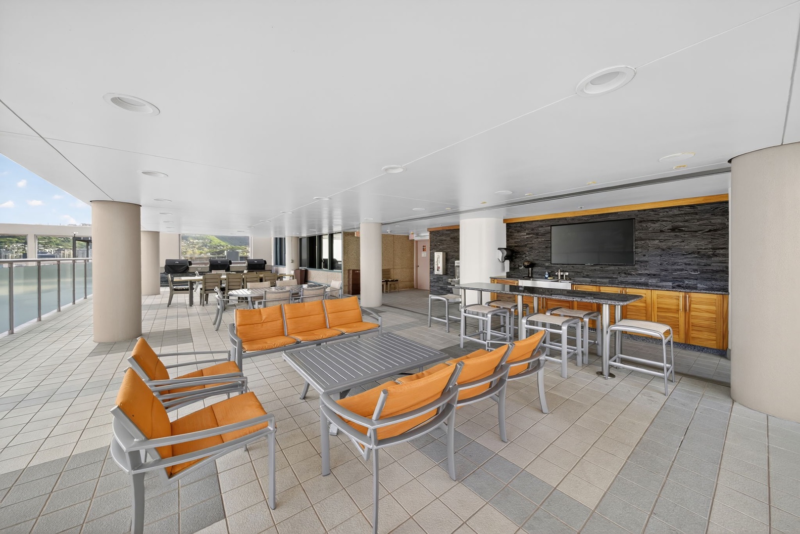 Honolulu Vacation Rentals, Island View at Waikiki Landmark - Gather for open-air dining and grilling on the rooftop BBQ and lounge deck.