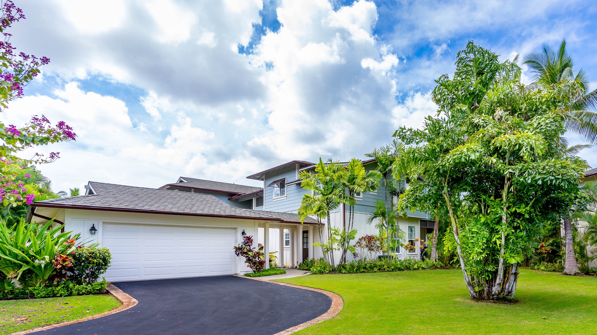 Kapolei Vacation Rentals, Coconut Plantation 1074-4 - A private paved drive to the garage.