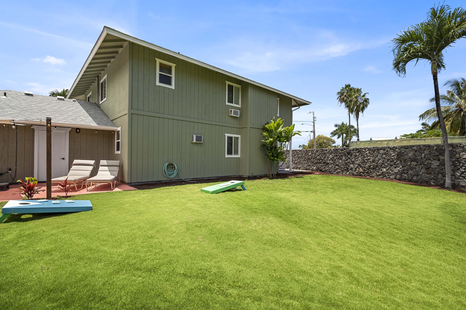 Kailua Kona Vacation Rentals, Hale A Kai - Spacious yard for peaceful enjoyment