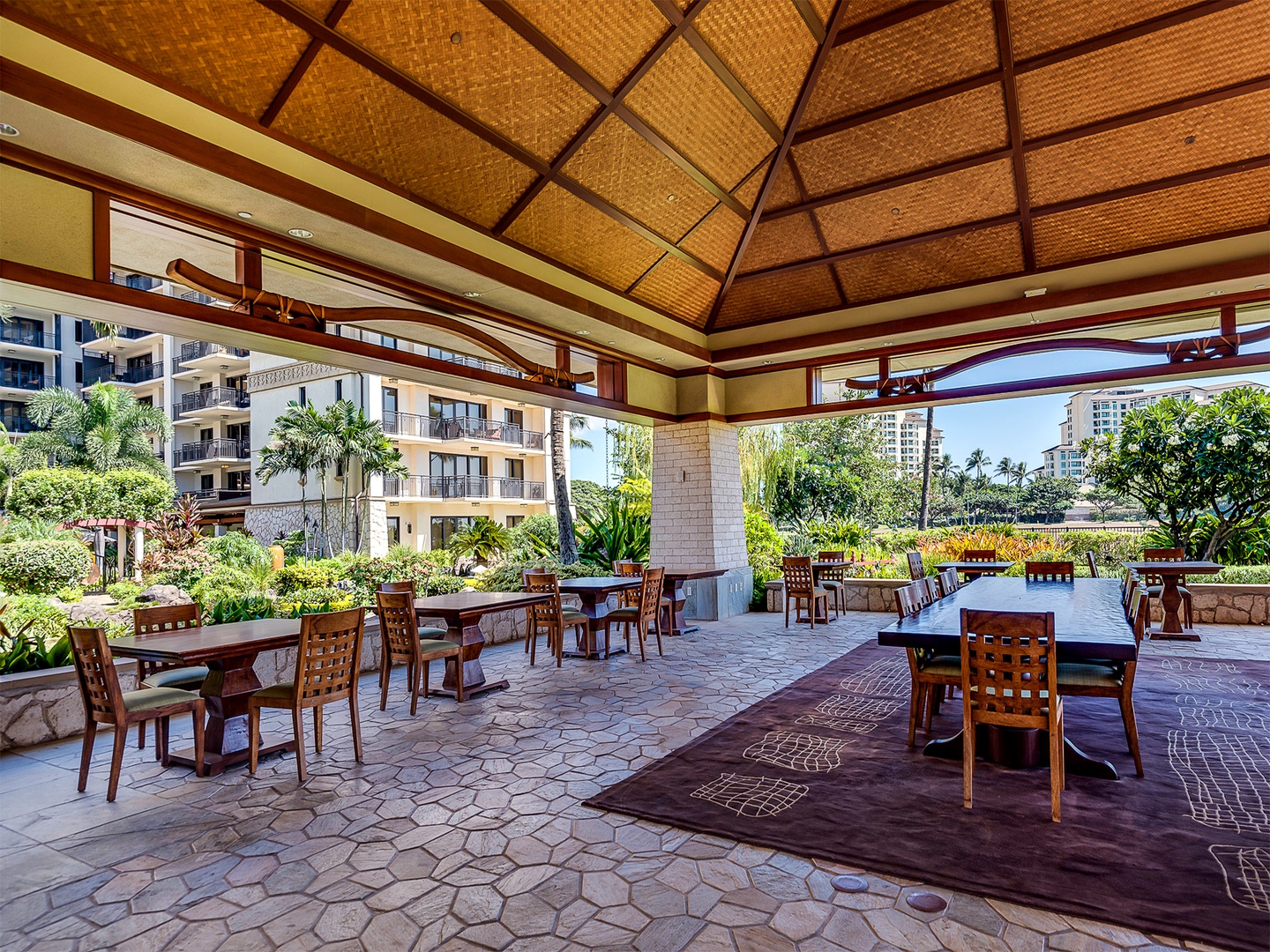 Kapolei Vacation Rentals, Ko Olina Beach Villas O1004 - A lounge area for dining and open air views.