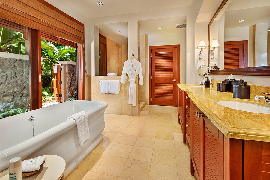 Wailea Vacation Rentals, Solara Luxe Pool Villa D101 at Wailea Beach Villas* - Second Primary Bedroom with Two Queen Beds and private En-suite Bath