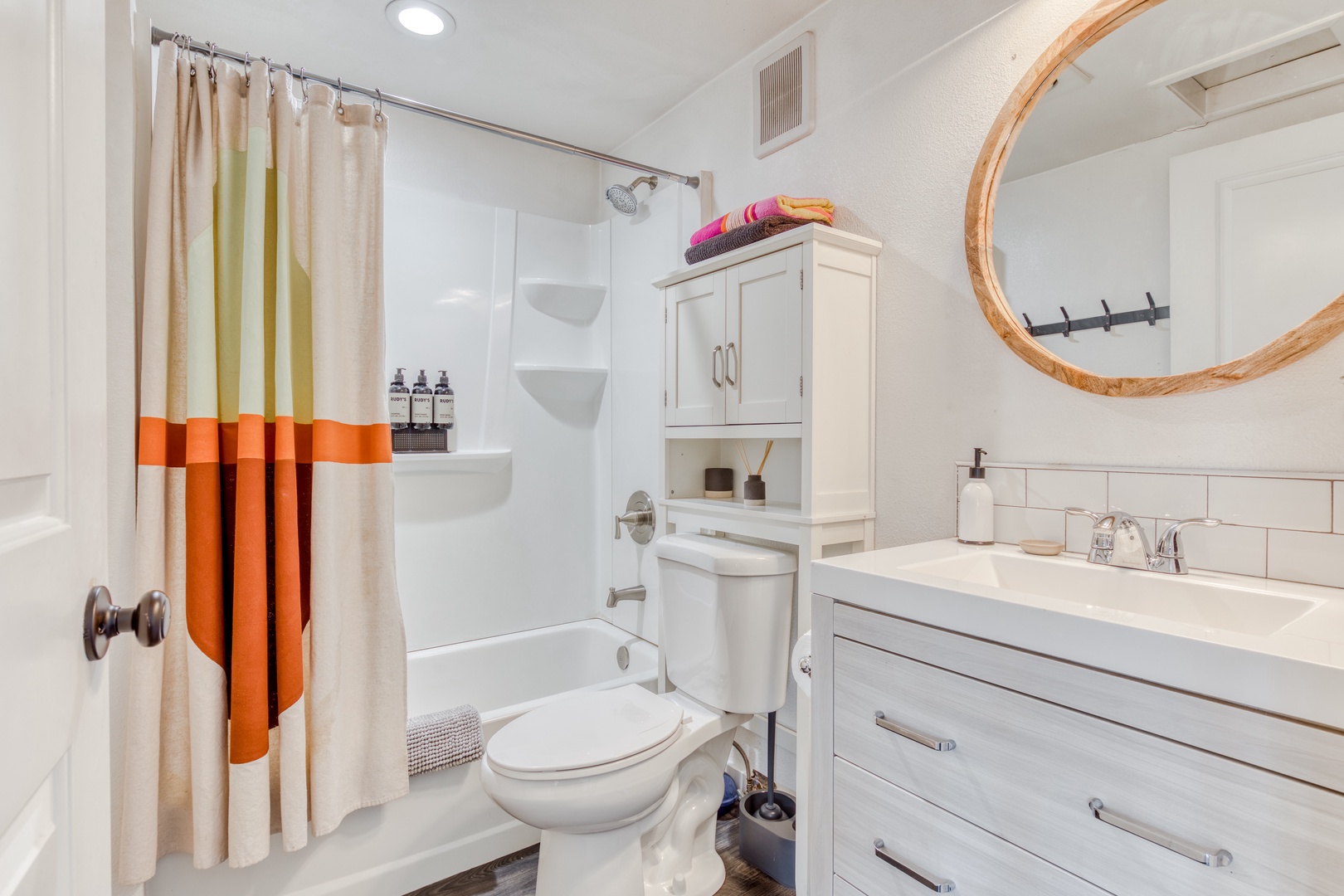 Rhododendron Vacation Rentals, Riverbend Cabin #1 - Newly remodeled bathroom