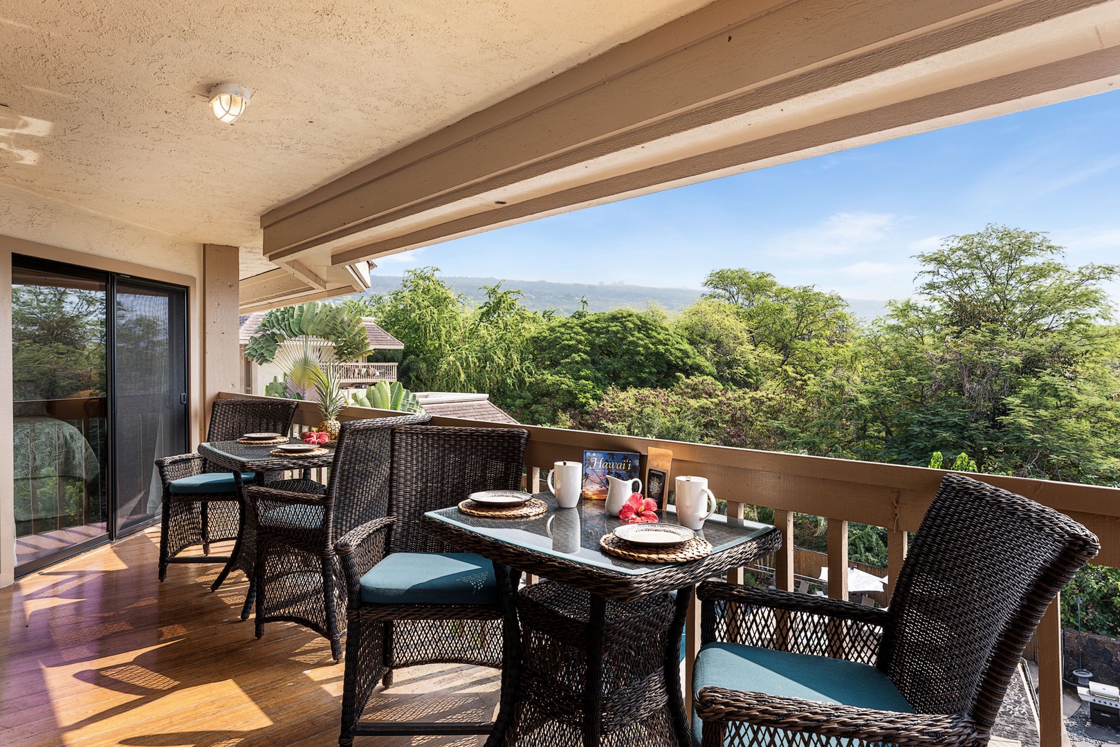 Kailua Kona Vacation Rentals, Royal Kahili 401A - Covered lanai dining area with seating for four, ideal for enjoying meals outdoors.